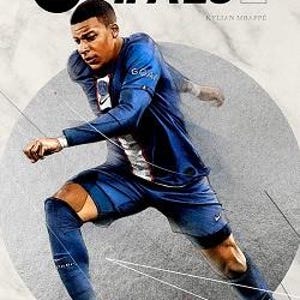 Puede incluir: La portada del videojuego FIFA 23 muestra a Kylian Mbappé con un uniforme de fútbol azul con detalles blancos. El logotipo de EA Sports y el texto FIFA 23 están en la parte superior. Un balón de fútbol se ve en la esquina inferior izquierda.