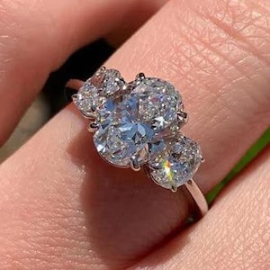 Three Stone Oval Moissanite Engagement Ring, 14K White Gold 3 Stone Engagement Ring, Diamond Set Trilogy Ring, Gift for Her, Ring for Her
