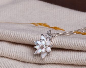 Elegant Chakra Lotus Halsband, Present till henne, Elegant Vit Opal Lotus Halsband för henne, Minimalistiska Spirituella Smycken för henne, Boho Lotus