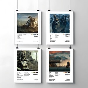 Op de afbeelding: Vier ingelijste Fallout-videogameposters. Elke poster toont een andere afbeelding uit het spel, met de titel en een lijst met gerelateerde items. De posters worden vastgehouden door zwarte clips.