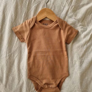 Brown Baby bodysuit, baby vest, brown baby clothing, organic cotton baby vest, baby gift, bodysuit gift, Autumn baby clothes, organic tshirt