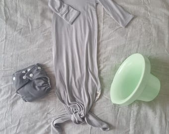 Bata de bebé gris milenaria, ropa de bebé, bata de bebé unisex, bata anudada, ropa de bambú suave, ropa ecológica, ropa de dormir para recién nacidos