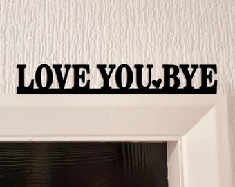BYE, LOVE YOU Deurtopper, plankdecor, wanddecoratie, eigenzinnig interieur, eigenzinnig cadeau, deurdecoratie voor portiek