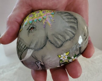 Painted Elephant Rock with daisies, pet rock, animal collection rock, rock gift, Stone Elephant, handmade Elephant Rock