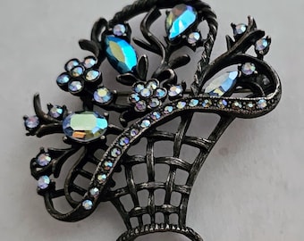 Vintage blue rhinestone flower basket brooch/pin, gifts for mom, gifts for grandma, like new Vintage jewelry lover