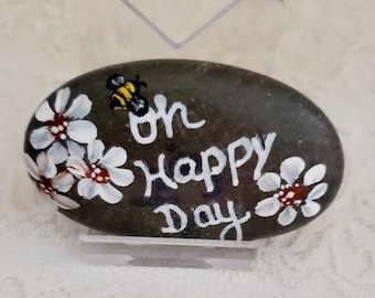 Painted Personalized Rock, Happy Day Rock with Daisies, Sentimental saying on Natural Rock, Rock Art, Decorative stone, gifts for all ages