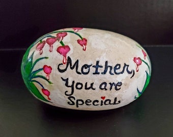 Painted Sentimental Mother Rock with bleeding heart plant, Inspirational stone, rock for Mothers, bleeding heart rock, gifts for mothers