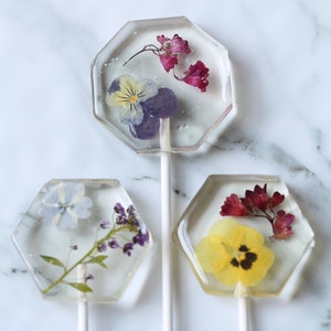 Hexagon Pressed Flower Lollipop Unique Shape Lollipops for Bridal Showers Sweet Floral Gift For Girlfriend Spring Party Hostess Gift image 1