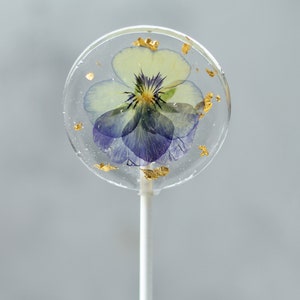 24K Gold Leaf Viola Pansy Flower Lollipops - Bridal Shower Party Favors  - Edible Flower Lollipop - Flower Theme Event - Botanical Candy - 8