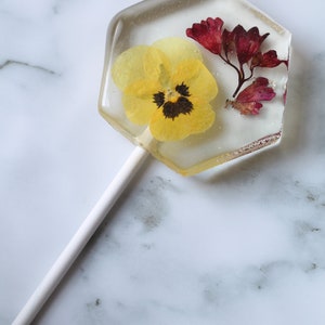 Hexagon Pressed Flower Lollipop Unique Shape Lollipops for Bridal Showers Sweet Floral Gift For Girlfriend Spring Party Hostess Gift image 9