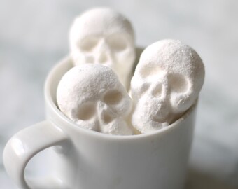 Skull Marshmallow Bites: Creepy Halloween Candy - 24 Vanilla Skulls
