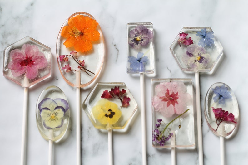 Assorted Shaped Mixed Pressed Flower Lollipops Spring Flower Bridal Party Favors Unique Floral Candy Treats For Special Event Gifting image 1