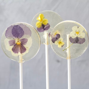 Viola Pansy Flower Lollipops - Bridal  Party Favors -  Edible Flower Lollipop -  Gourmet Gift - Flower Theme Event - Botanical Candy - 8 PCS