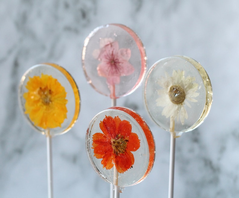 Pressed Flower Lollipop Gift Bridal Engagement Party Baby Shower Events Mixed Flower Romantic Lollipop English Country Garden Theme image 2
