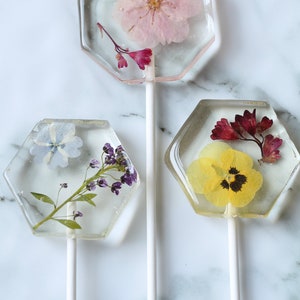 Hexagon Pressed Flower Lollipop Unique Shape Lollipops for Bridal Showers Sweet Floral Gift For Girlfriend Spring Party Hostess Gift image 6
