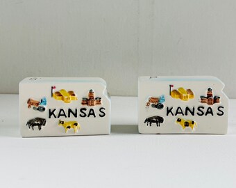 Vintage State Of KANSAS Shaped Ceramic Salt & Pepper Shakers, Vintage Souvenirs, Made In Japan