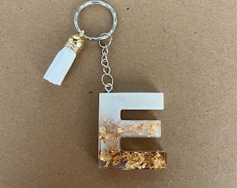 Personalisierter Buchstaben-Schlüsselanhänger aus Harz mit Goldflocken und türkisfarbenen Steinen / Personalisiertes Initial-Schlüsselring-Geschenk für Sie, Ihn, Freunde