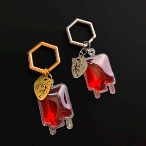 1 modern HEART anatomy blood SQUISHY KEYCHAIN | science | trinket charm accessories | biology anatomical human biology | fidget liquid pouch