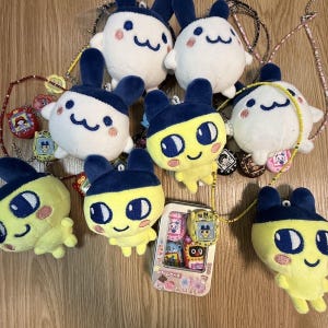 Tamagotchi Plush Charm Keychain – Mametchi, Mimitchi & Kuchipatchi – Cute Retro Game Accessory, Bag Charm, Kawaii 90s Aesthetic, Gift 4 Fans