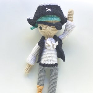 Hank the pirate -Crochet pattern/amigurumi