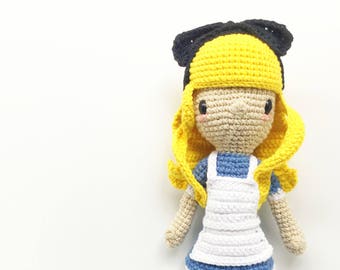 Alice in wonderland-Crochet pattern/amigurumi