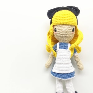 Alice in wonderland-Crochet pattern/amigurumi
