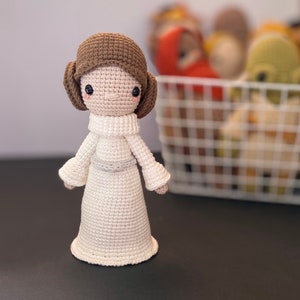 PRINCESS LEIA (POCKET) - Crochet Pattern/amigurumi