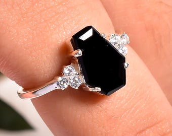 Anello in onice nera taglio gotico a bara / Argento sterling, gioiello da strega