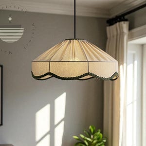 Lampe à suspension Japandi : abat-jour en lin plissé, style wabi-sabi