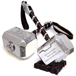 Réplica de Mjolnir de martillo de Thor de metal personalizado y grabable, accesorio de cosplay, pieza decorativa de mesa para montar en la pared