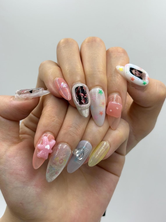 ネイルチップ・付け爪 k K-POPアイドル写真入りつけ爪：3Dチャーム＆スターグリッター - Etsy 日本