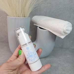 Hydrating Face Fluid for Dry Sensitive Skin, Lightweight Moisturizer with Hyaluronic Acid & Squalane, Microbiome-friendly Skincare