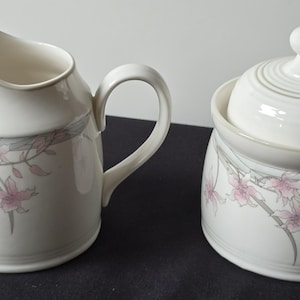 Royal Doulton Sugar and Creamer &quot;Fresh Flowers&quot; 1983
