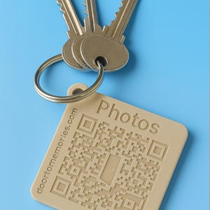 Keychain Memento QR code with Photos
