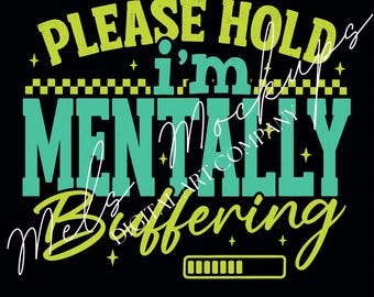 Könnte beinhalten: Schwarzes Grafikdesign mit dem Text "PLEASE HOLD I'M MENTALLY BUFFERING" in Grün und Türkis. Das Design enthält einen Ladebalken und Sternakzente. "Mel's Digital Art Company" ist in Weiß geschrieben.
