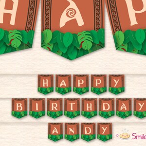 Puede incluir: Una pancarta imprimible con banderines marrones y verdes que dice "Happy Birthday Andy". Cada bander&iacute;n tiene un fondo marr&oacute;n con un borde blanco y un dise&ntilde;o de hojas verdes. Los banderines est&aacute;n unidos con una cuerda blanca.