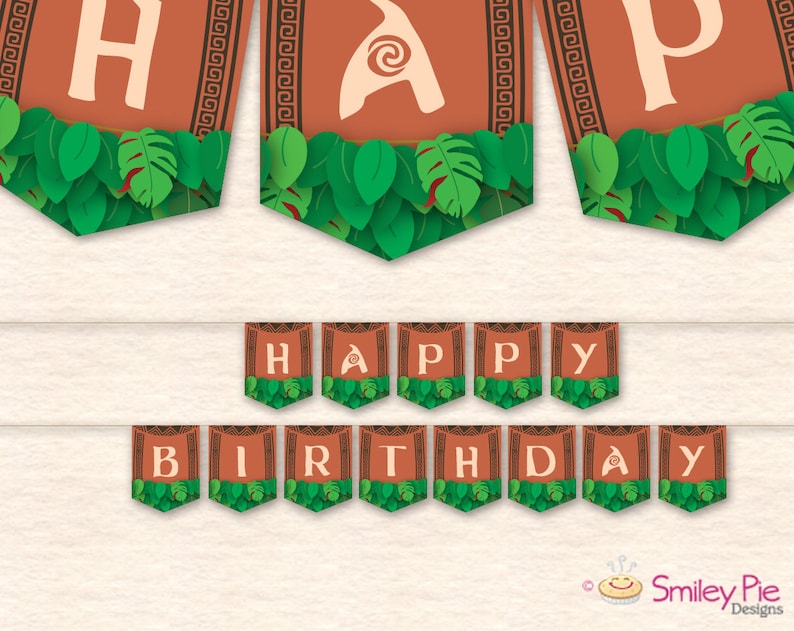 Puede incluir: Una pancarta imprimible con banderines marrones y verdes que dice "Happy Birthday". Cada bander&iacute;n tiene un borde marr&oacute;n con un patr&oacute;n geom&eacute;trico y un dise&ntilde;o de hojas verdes. El bander&iacute;n con la letra "A" tiene una silueta marr&oacute;n de una isla estilizada con un dise&ntilde;o en espiral.