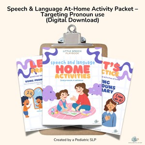 Könnte beinhalten: Ein Klemmbrett hält drei farbenfrohe Aktivitätspakete. Die Pakete tragen die Titel "Speech & Language Home Activities" und "Practice Using Pronouns". Die Pakete zeigen Illustrationen von Kindern und Erwachsenen. Der Text "Speech & Language At-Home Activity Packet" steht oben.