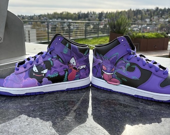 Zapatillas Nike Dunk Psychic Purple personalizadas con diseño de Gengar, Haunter y Gastly, pintadas a mano.