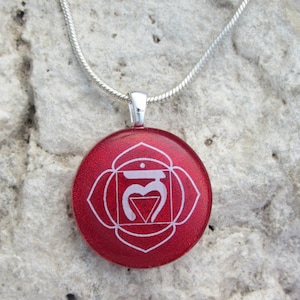 Rote Chakra Halskette Dichroic Fused Glass Wurzelchakra Anhänger Muladhara
