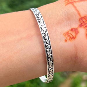 Fish Design Silver band Bangle – 925 Sterling Sea Life Cuff Bracelet, Hammered Silver Fish Bangle, Gift for Her, Minimalist Bangle for Woman