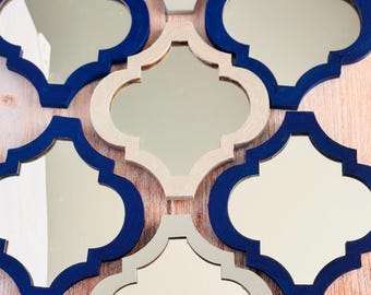 Mini quatrefoil mirrors in beige, silver and navy frames