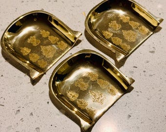 Ashtalakshmi engraved - brass model of a traditional handheld basket (murram/tamil)