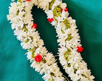 Mullai Jasmine (with rose/ kanakambaram option) flower strings (16 in)