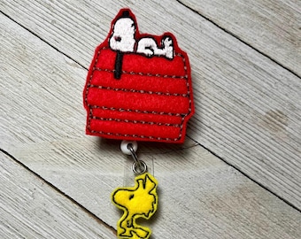 Dog on house Badge Holder: White Felt Cartoon Doghouse Retractable ID Reel