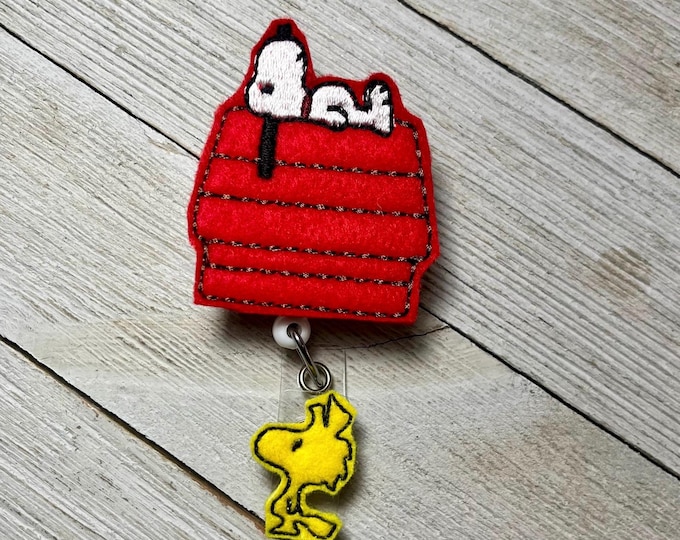 Dog on house Badge Holder: White Felt Cartoon Doghouse Retractable ID Reel