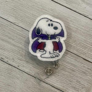 Porte-badge en feutre pour chien vampire : bobine d&#39;identification rétractable