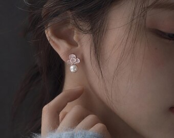 Pendientes de perlas con flores rosas Coquette, pendientes florales románticos, delicados pendientes colgantes de perlas para novias, damas de honor, regalo para ella.