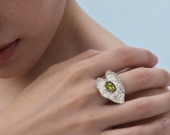 Anillo ajustable de piedra verde, anillo escultural de acero inoxidable con forma de hoja, joyería moderna y llamativa.