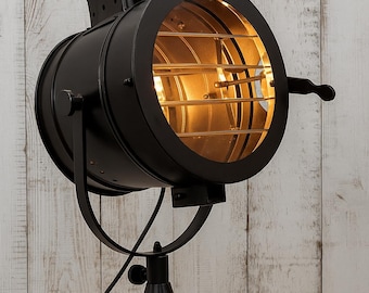 Lampa podłogowa Vintage Industrial Tripod: Steampunk Studio Light, matowa czerń